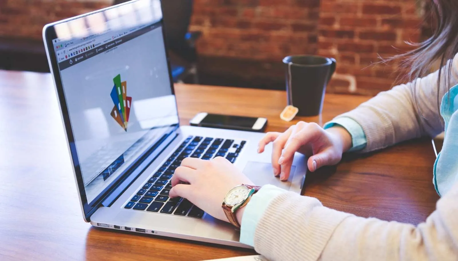 إنشاء شعار بالذكاء الاصطناعي