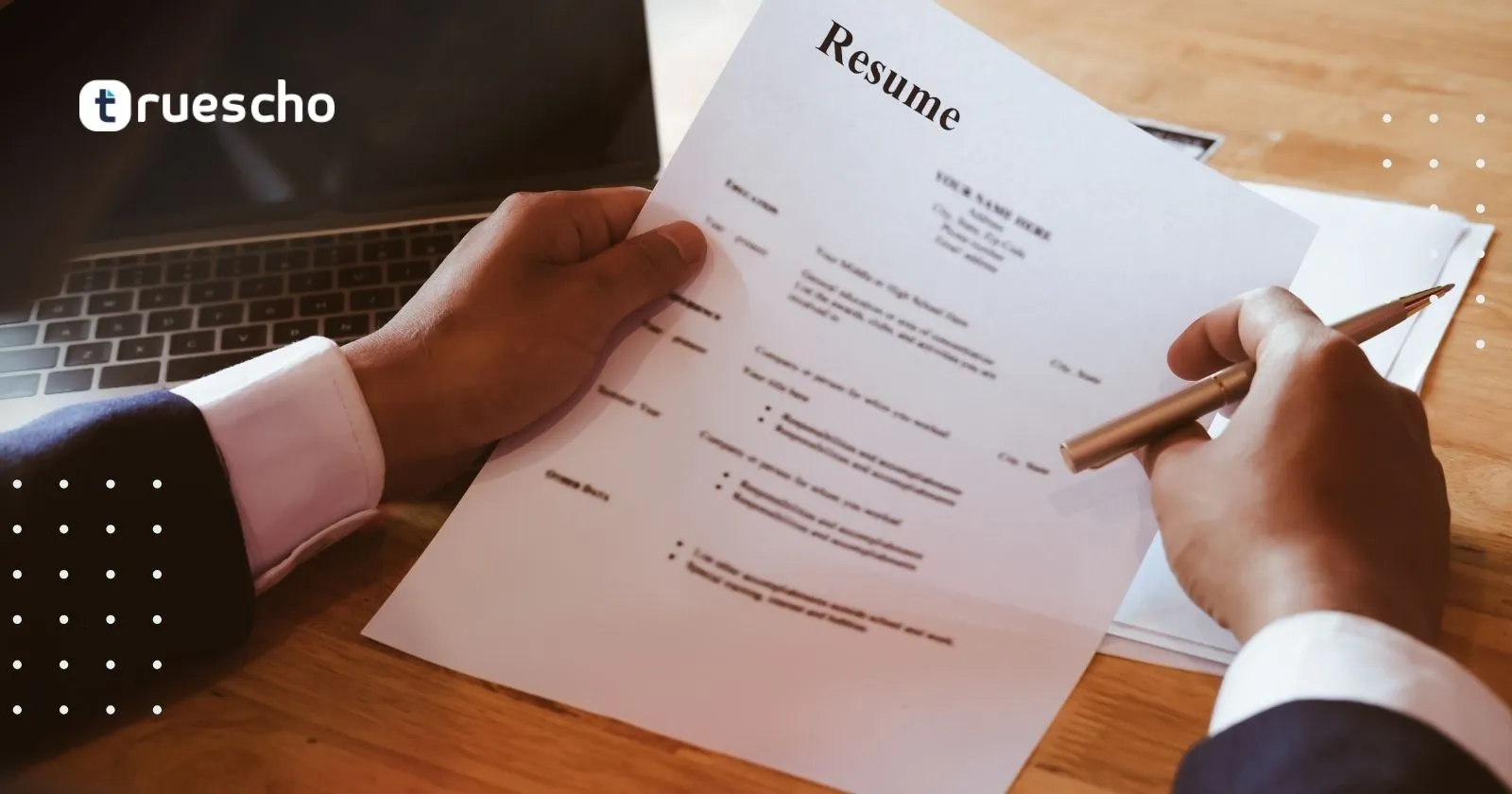 منشئ السيرة الذاتية Europass